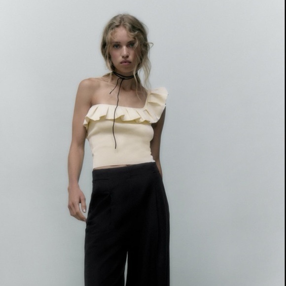 Zara Off the Shoulder White/Cream Top - Size Large - Picture 2 of 6